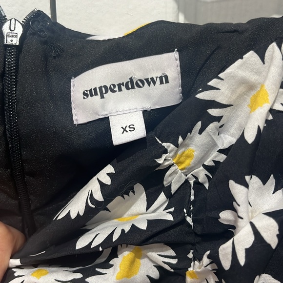 Superdown ‘Rumor’ Daisy Off-Shoulder Ruched Dress - Picture 6 of 7